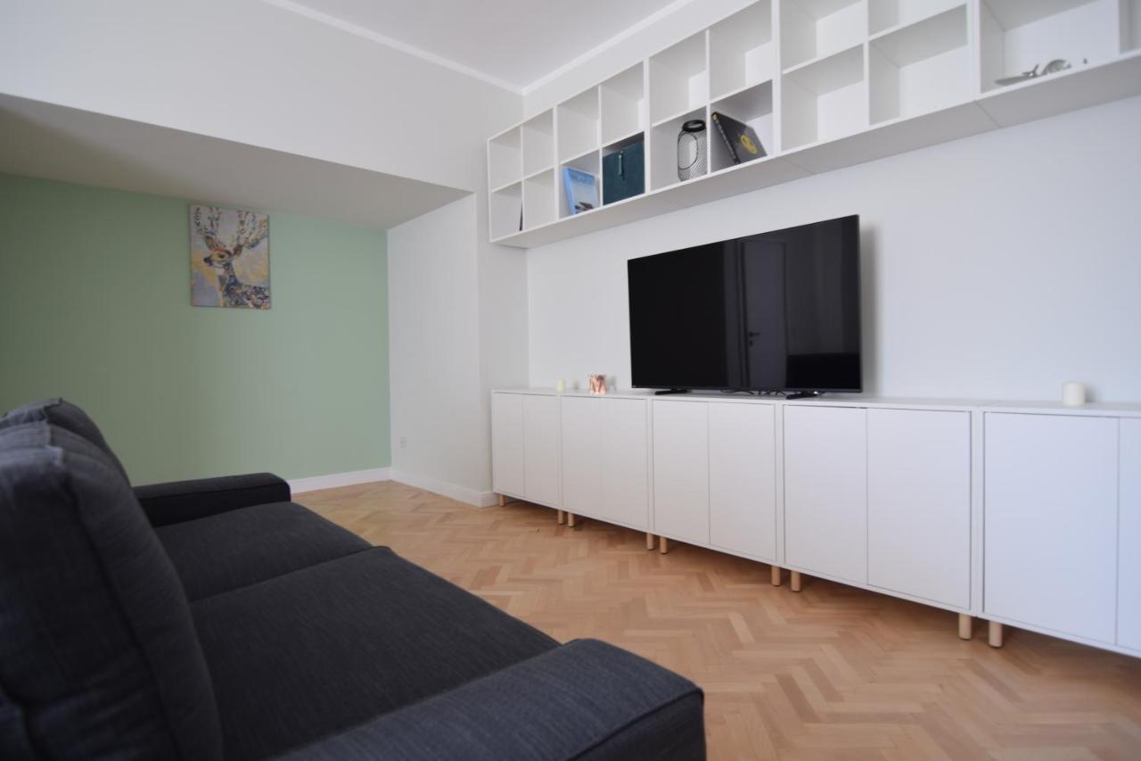 Beautiful Apartment In Old City Bucarest Esterno foto