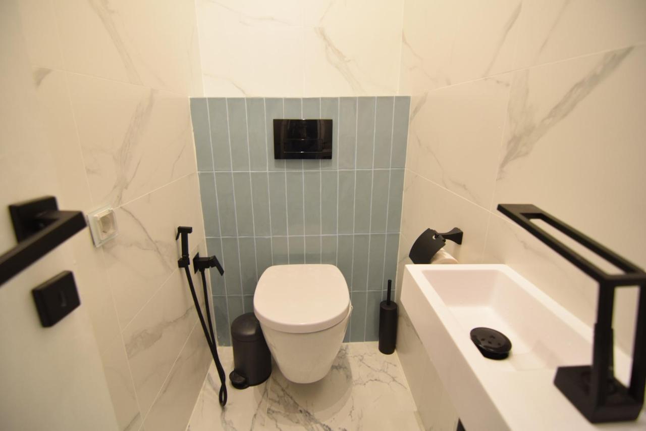 Beautiful Apartment In Old City Bucarest Esterno foto