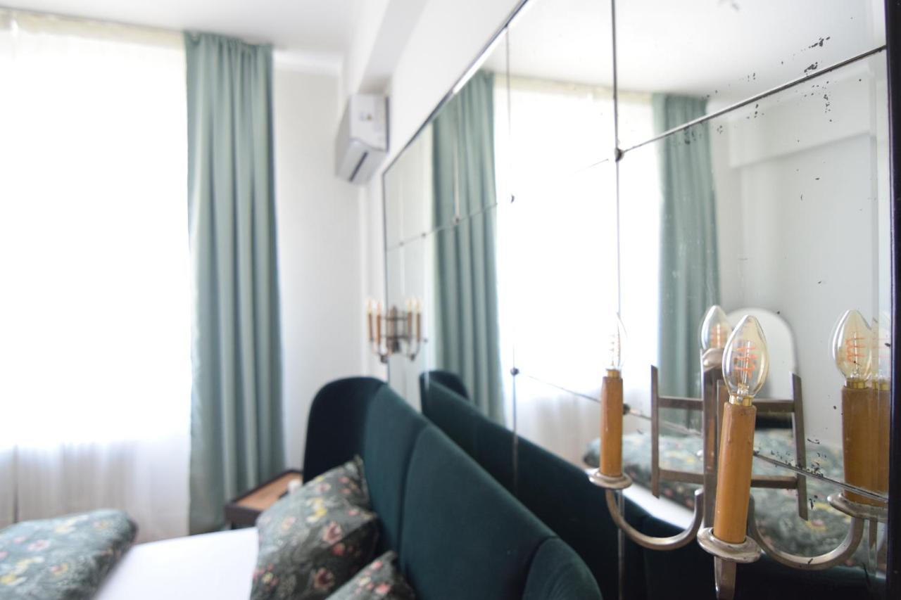 Beautiful Apartment In Old City Bucarest Esterno foto