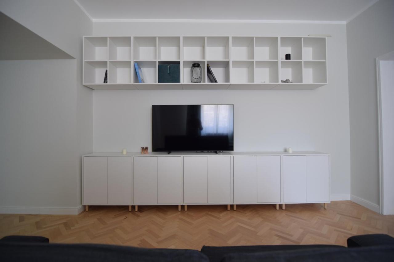 Beautiful Apartment In Old City Bucarest Esterno foto