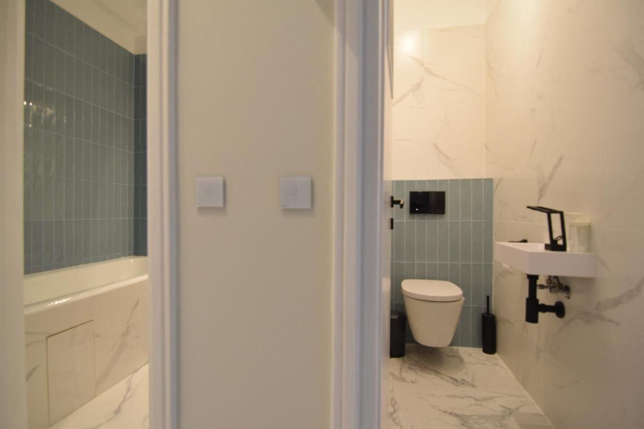 Beautiful Apartment In Old City Bucarest Esterno foto