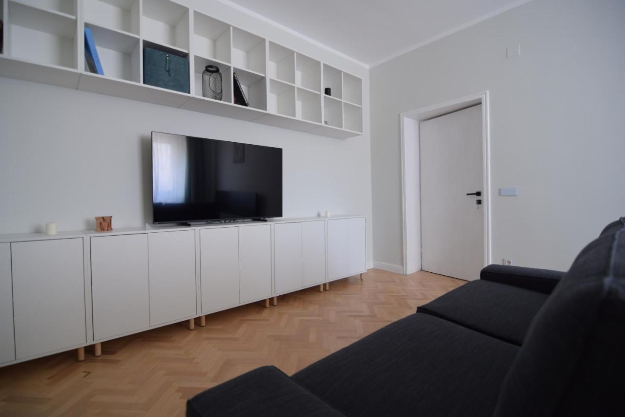 Beautiful Apartment In Old City Bucarest Esterno foto