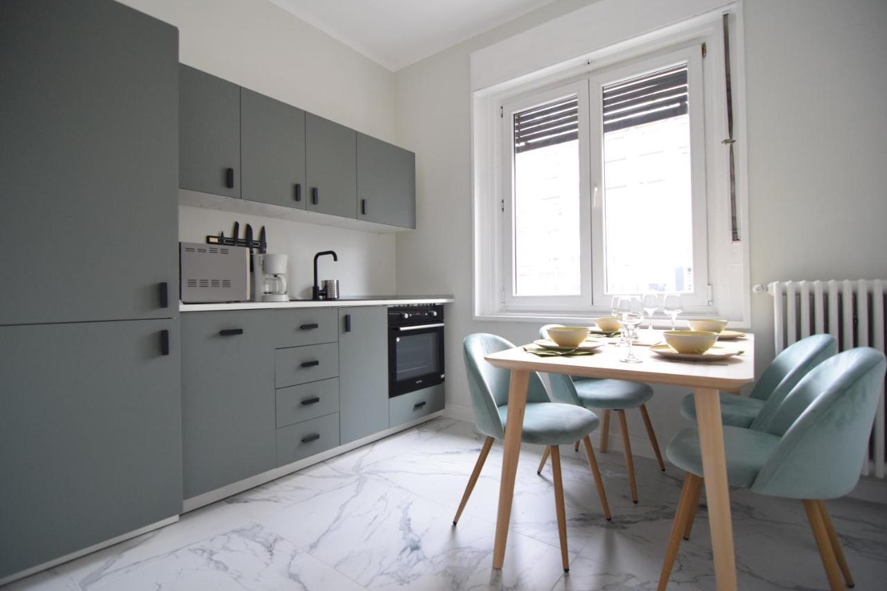 Beautiful Apartment In Old City Bucarest Esterno foto