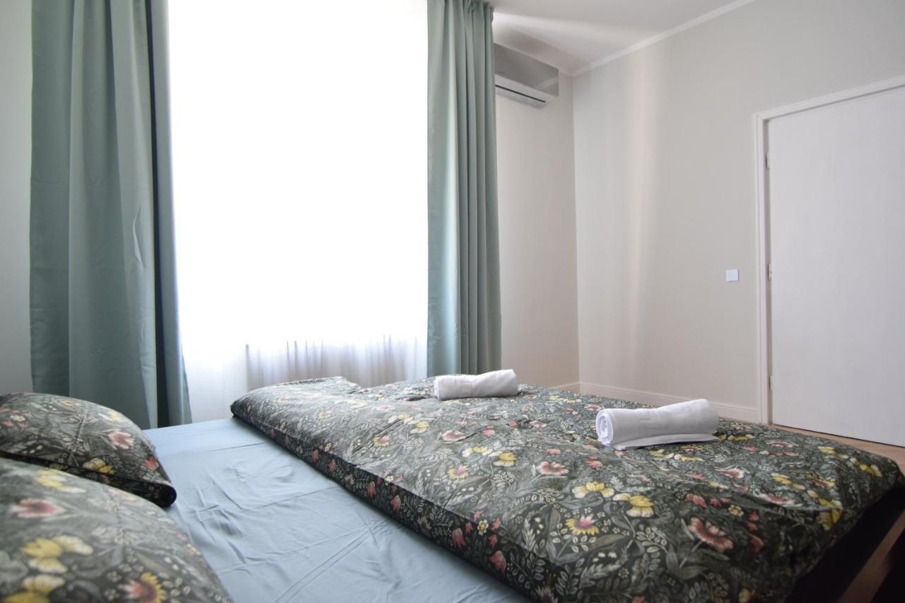 Beautiful Apartment In Old City Bucarest Esterno foto