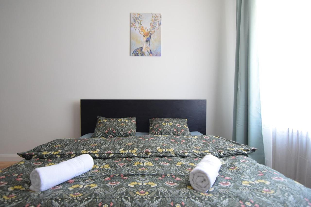 Beautiful Apartment In Old City Bucarest Esterno foto